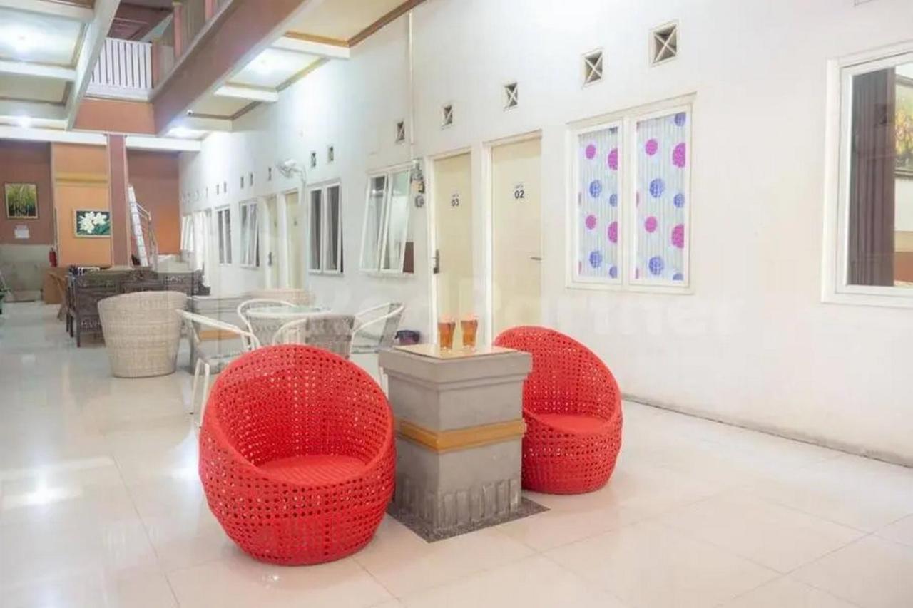 Homestay Babussalam Rungkut Mitra Reddoorz Medokanayu Екстер'єр фото